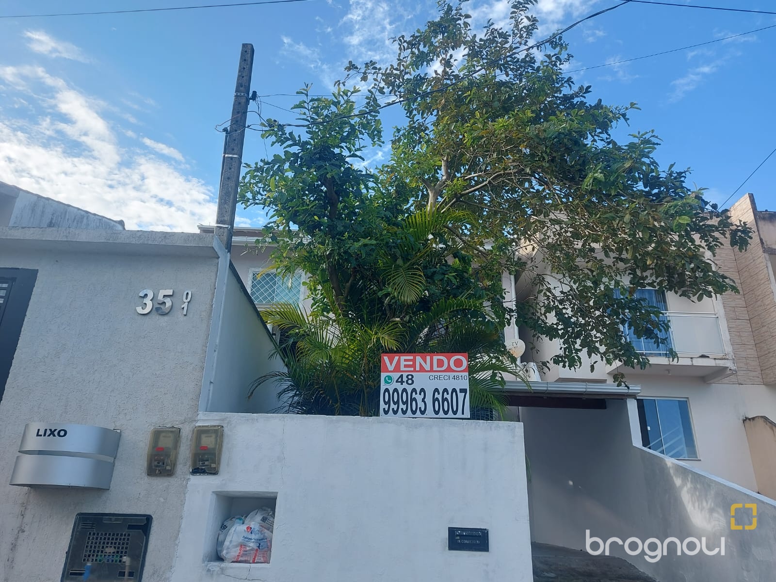 Casa com 78m², 2 quartos, 2 garagens, no bairro Forquilhas em São José