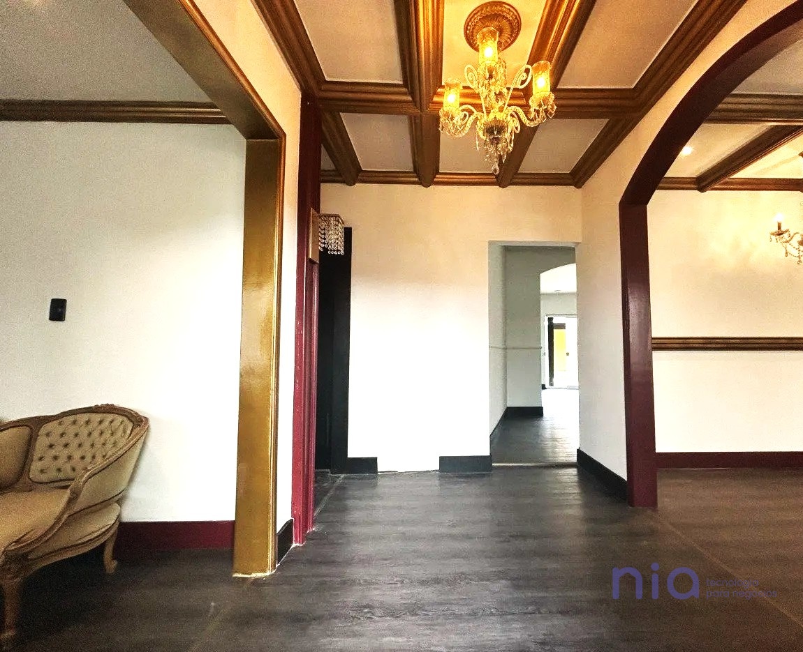 Casa com 194m², 4 quartos (sendo 3 suítes), 2 garagens, no bairro Bom Abrigo em Florianópolis