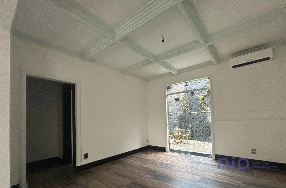Casa com 194m², 4 quartos (sendo 3 suítes), 2 garagens, no bairro Bom Abrigo em Florianópolis