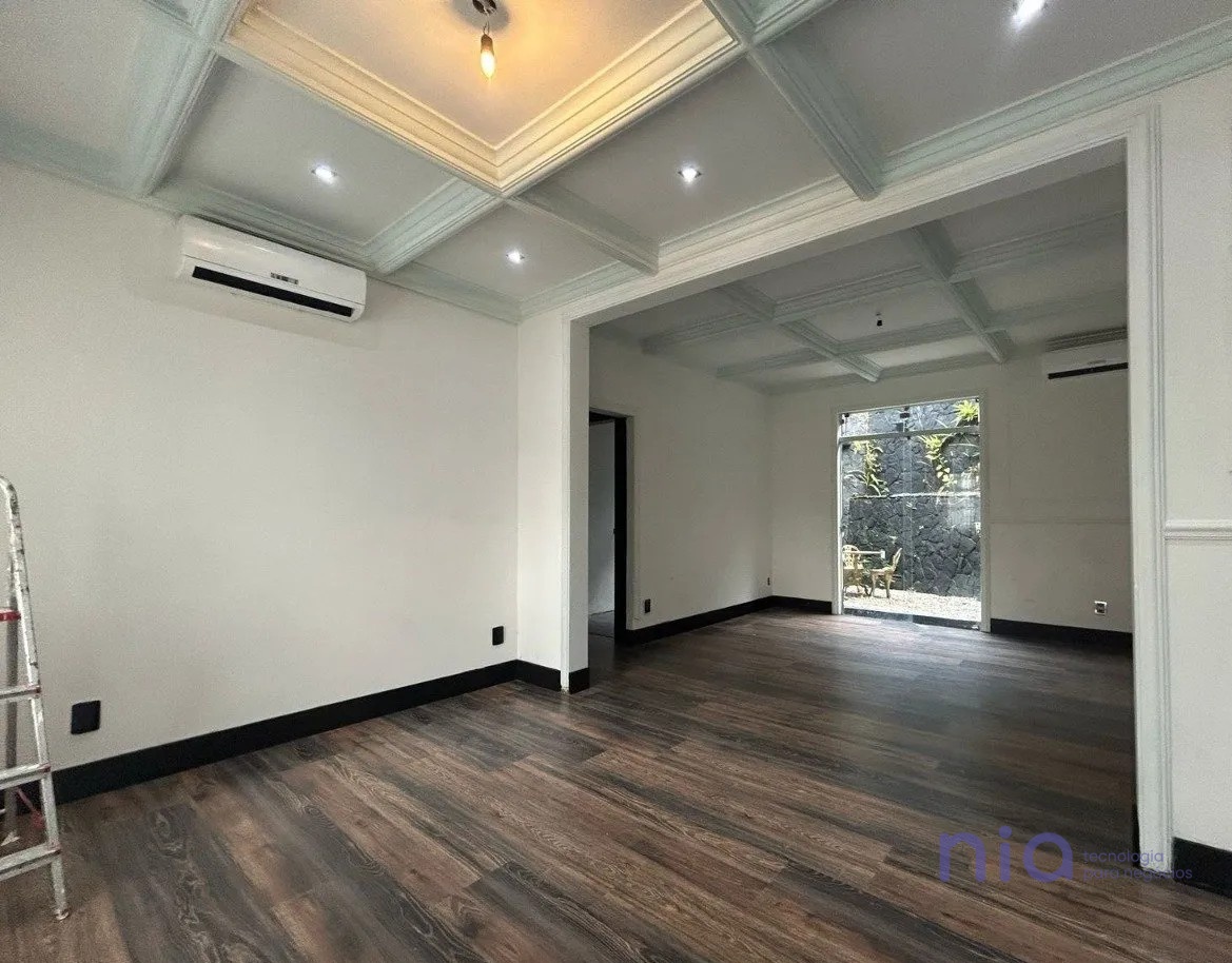 Casa com 194m², 4 quartos (sendo 3 suítes), 2 garagens, no bairro Bom Abrigo em Florianópolis