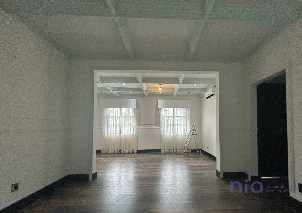 Casa com 194m², 4 quartos (sendo 3 suítes), 2 garagens, no bairro Bom Abrigo em Florianópolis