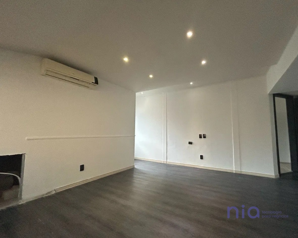 Casa com 194m², 4 quartos (sendo 3 suítes), 2 garagens, no bairro Bom Abrigo em Florianópolis