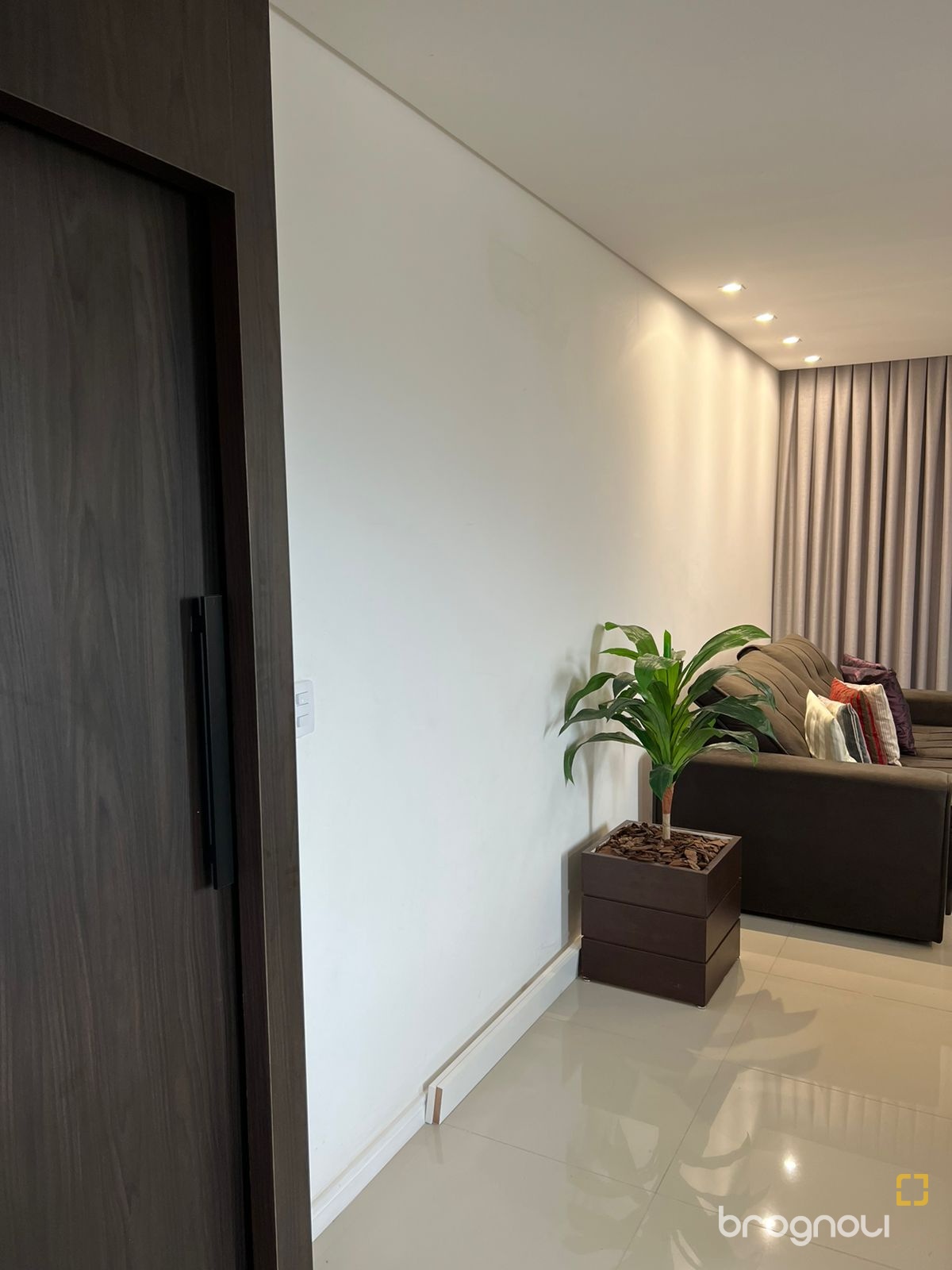 Apartamento com 137m², 3 quartos (sendo 1 suíte), 2 garagens, no bairro Centro em Palhoça