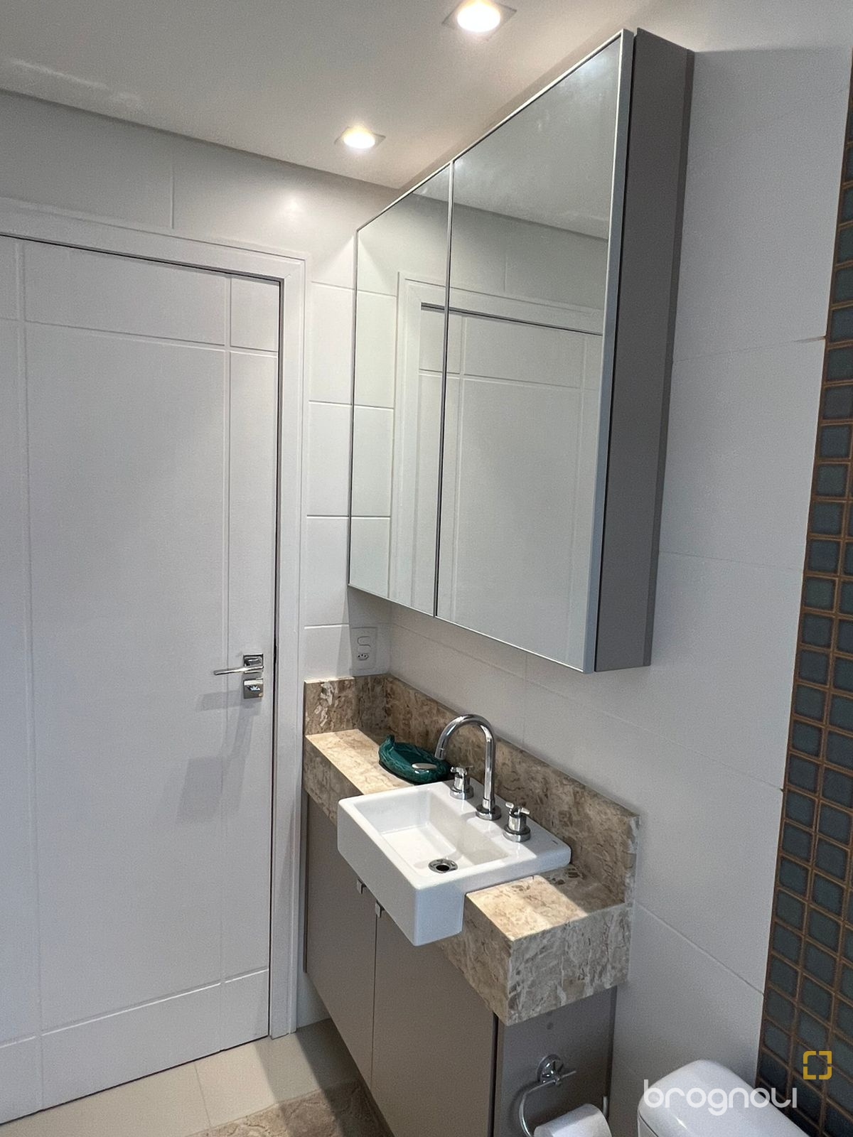 Apartamento com 137m², 3 quartos (sendo 1 suíte), 2 garagens, no bairro Centro em Palhoça