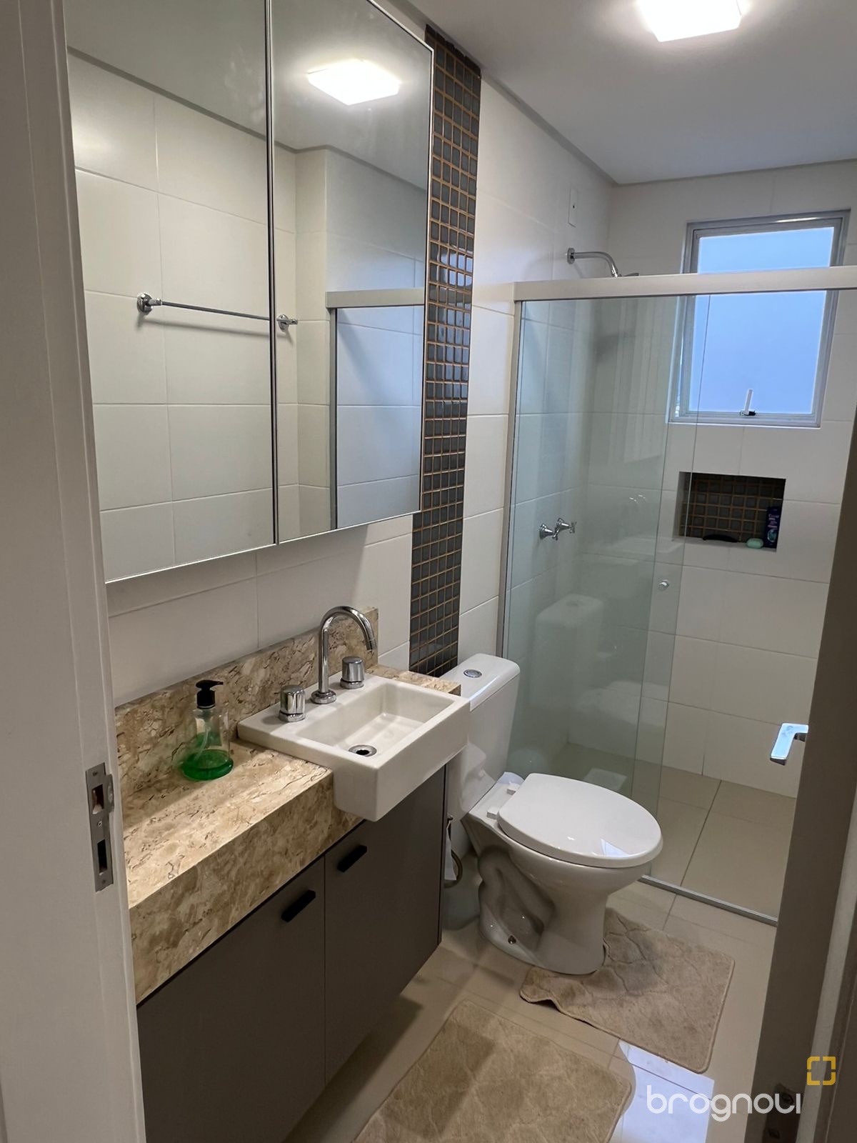 Apartamento com 137m², 3 quartos (sendo 1 suíte), 2 garagens, no bairro Centro em Palhoça