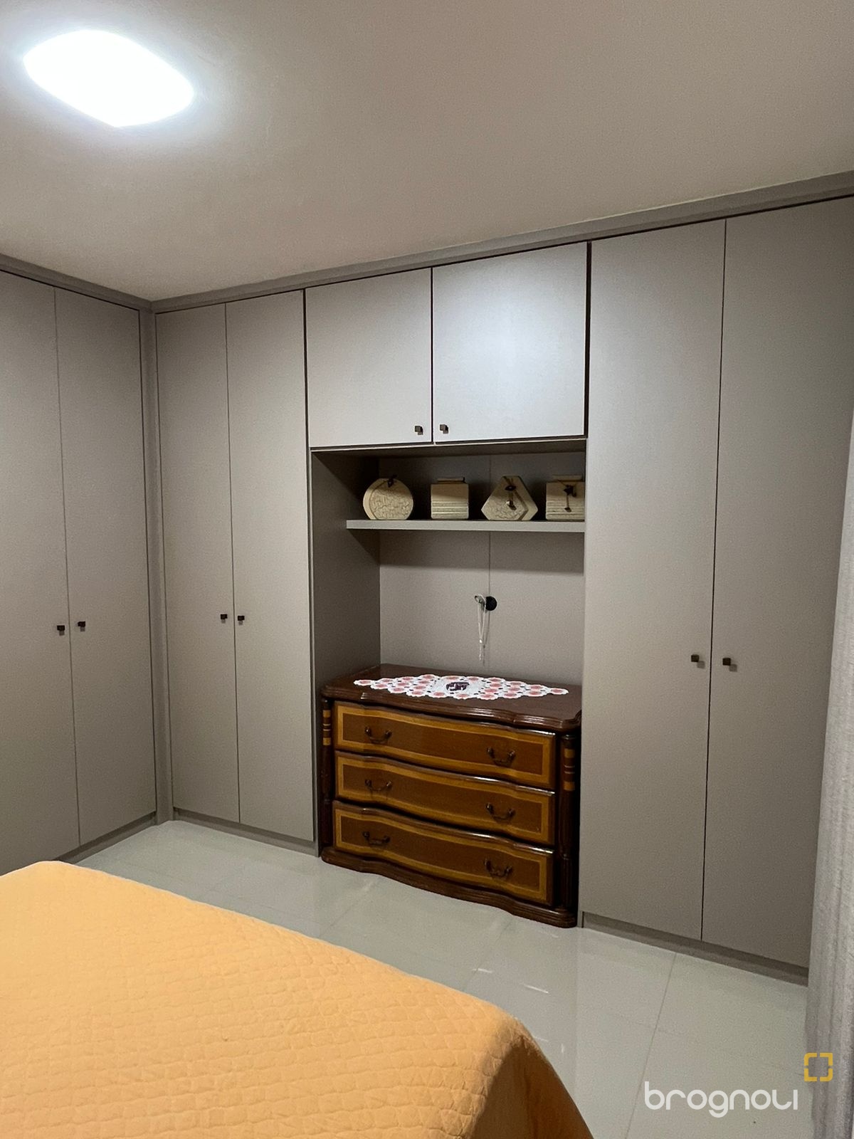 Apartamento com 137m², 3 quartos (sendo 1 suíte), 2 garagens, no bairro Centro em Palhoça