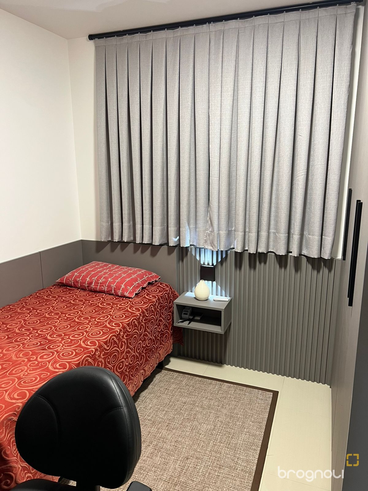 Apartamento com 137m², 3 quartos (sendo 1 suíte), 2 garagens, no bairro Centro em Palhoça