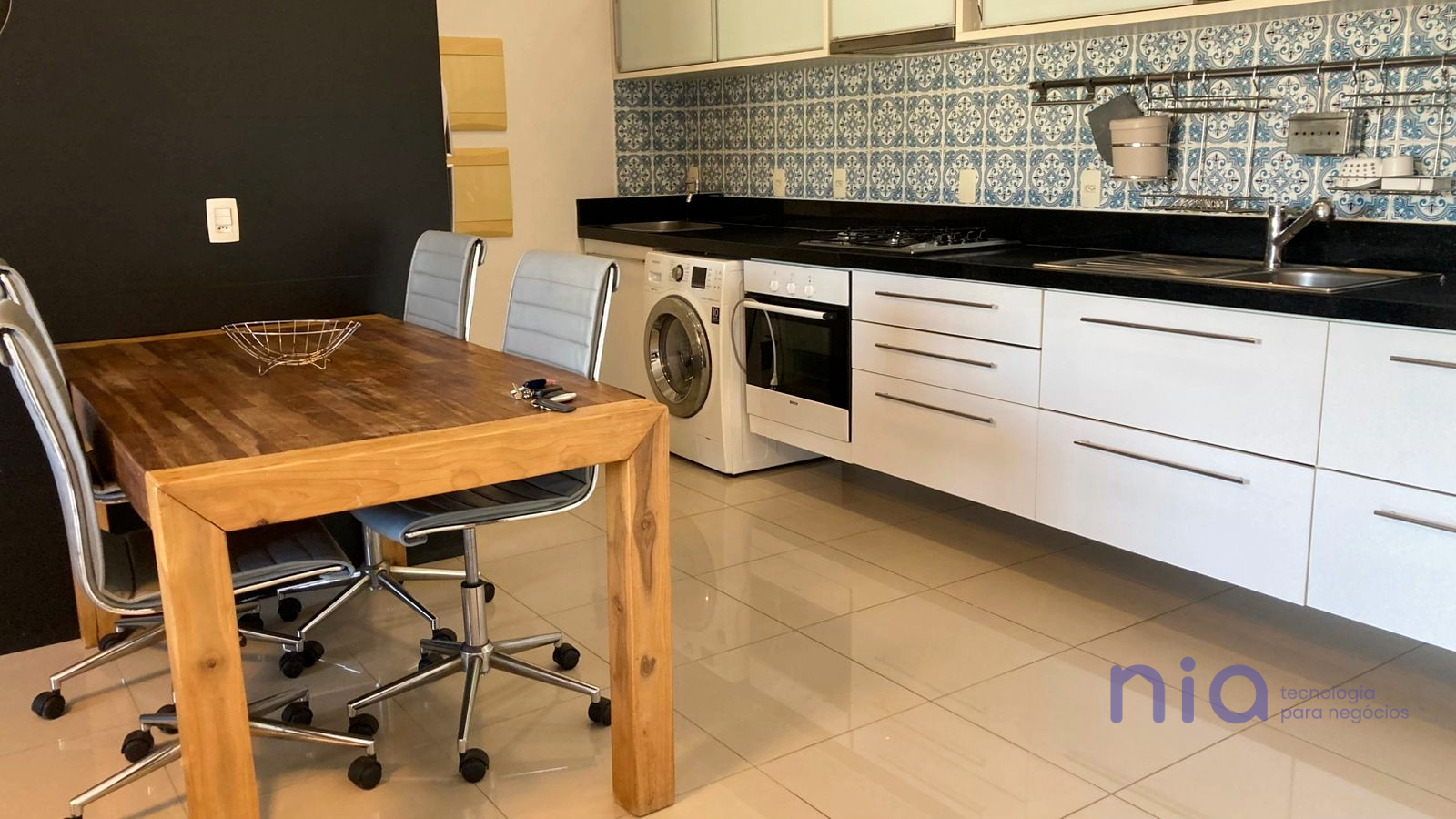 Studio com 83m², 1 quarto, 1 garagem, no bairro Itacorubi em Florianópolis
