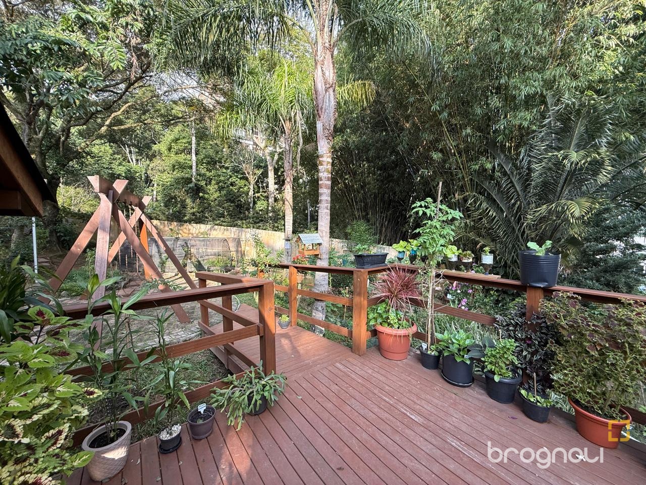 Apartamento com 77m², 2 quartos (sendo 1 suíte), 1 garagem, no bairro Itacorubi em Florianópolis