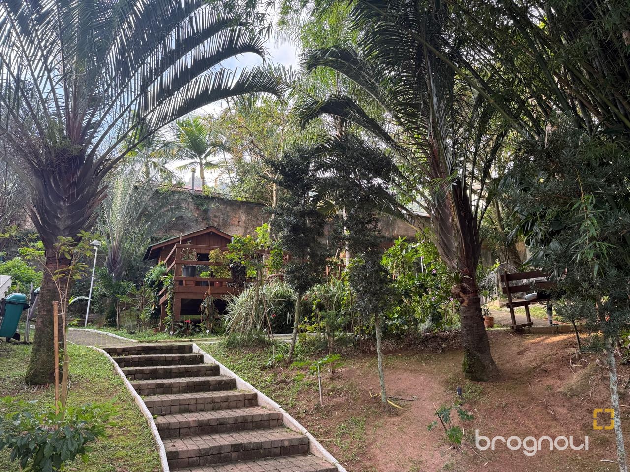 Apartamento com 77m², 2 quartos (sendo 1 suíte), 1 garagem, no bairro Itacorubi em Florianópolis