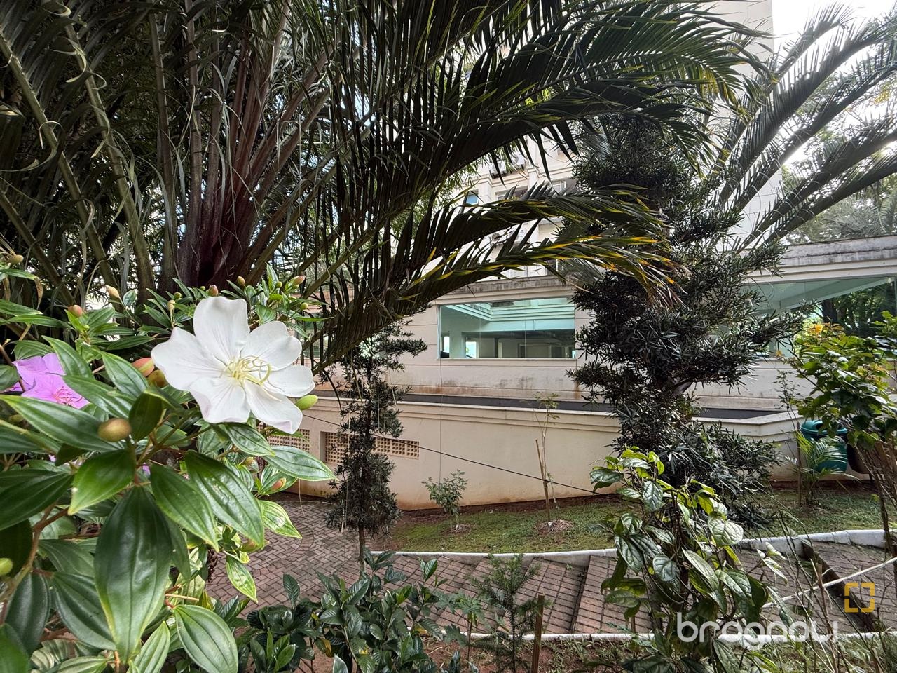 Apartamento com 77m², 2 quartos (sendo 1 suíte), 1 garagem, no bairro Itacorubi em Florianópolis