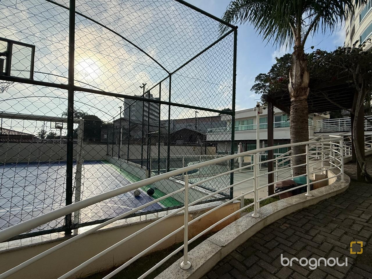 Apartamento com 77m², 2 quartos (sendo 1 suíte), 1 garagem, no bairro Itacorubi em Florianópolis