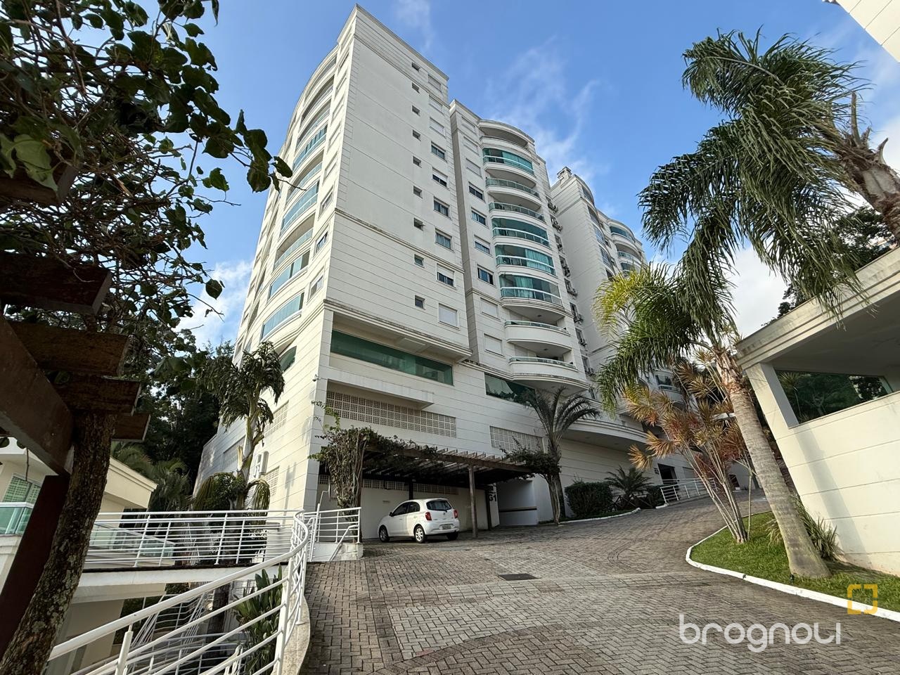 Apartamento com 77m², 2 quartos (sendo 1 suíte), 1 garagem, no bairro Itacorubi em Florianópolis