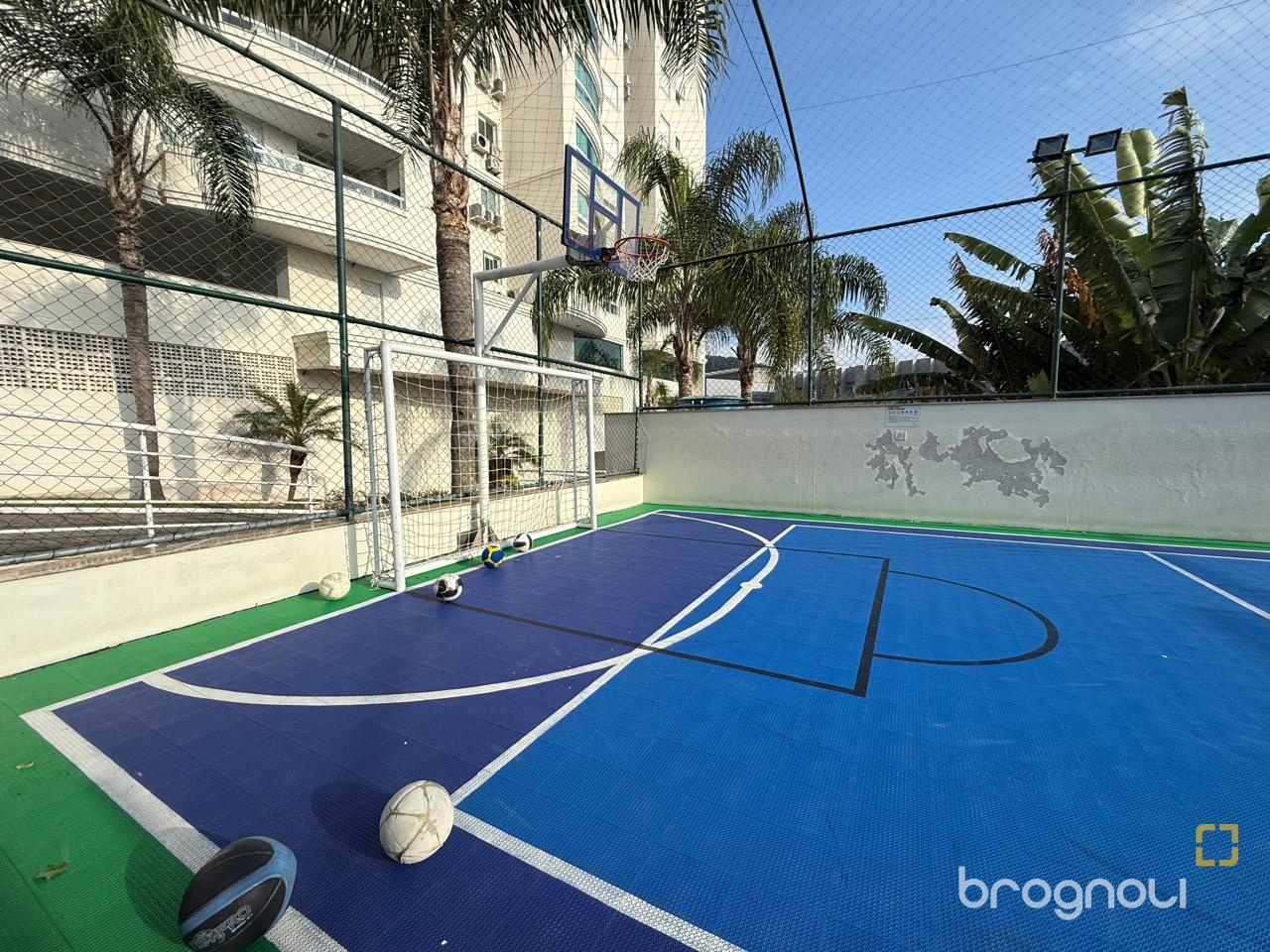 Apartamento com 77m², 2 quartos (sendo 1 suíte), 1 garagem, no bairro Itacorubi em Florianópolis