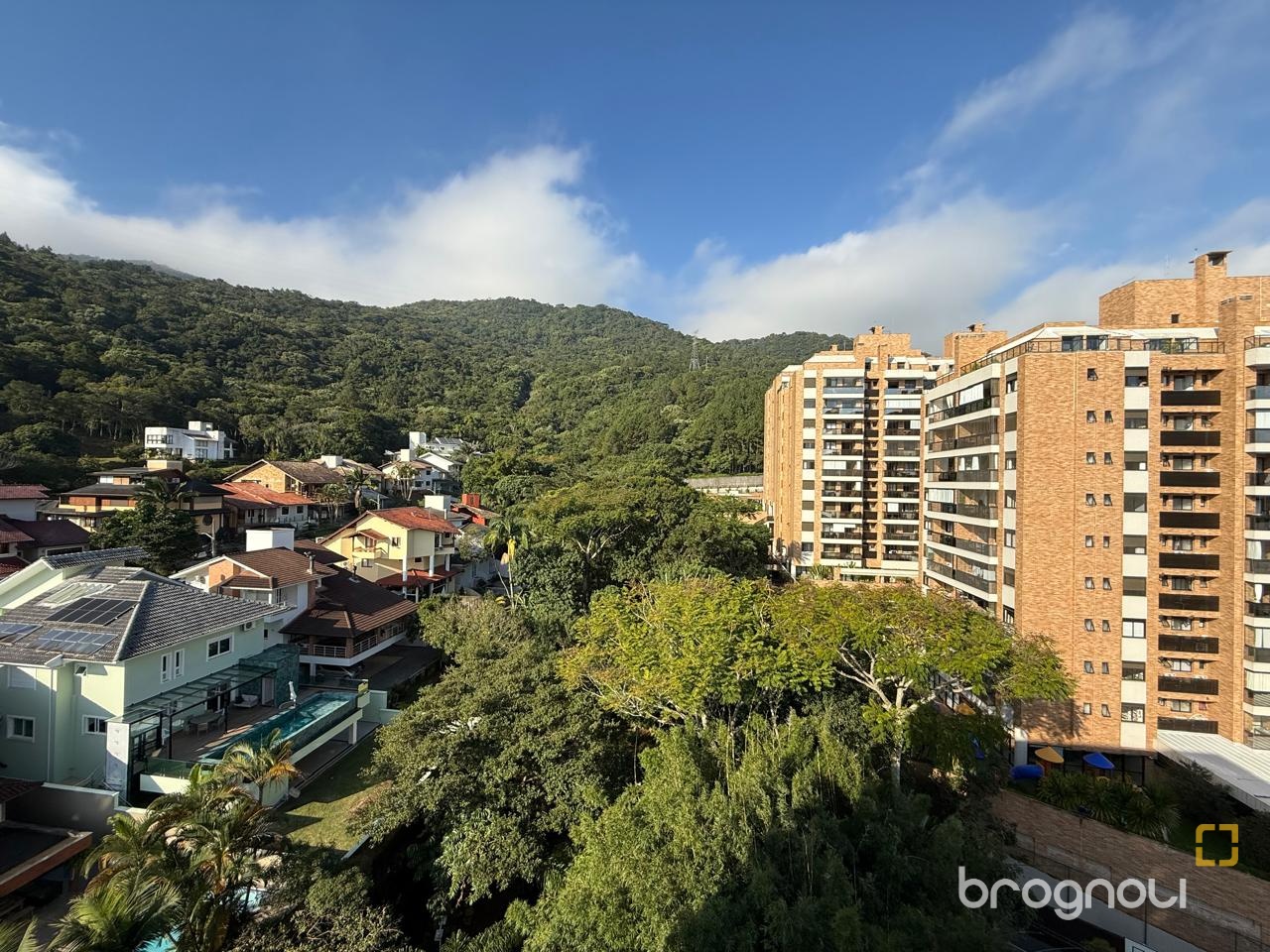 Apartamento com 77m², 2 quartos (sendo 1 suíte), 1 garagem, no bairro Itacorubi em Florianópolis
