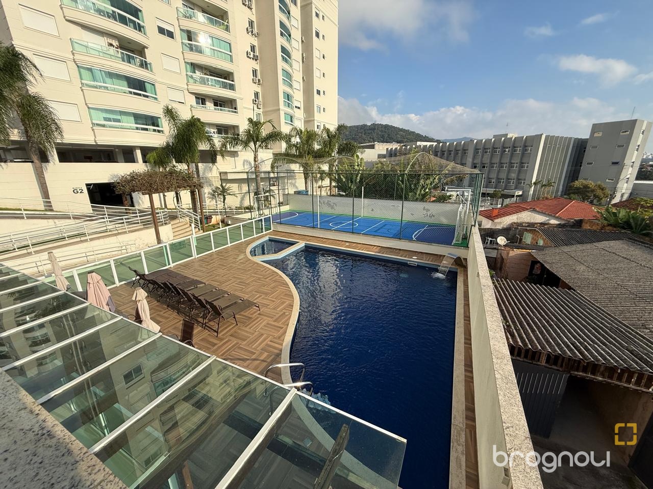 Apartamento com 77m², 2 quartos (sendo 1 suíte), 1 garagem, no bairro Itacorubi em Florianópolis