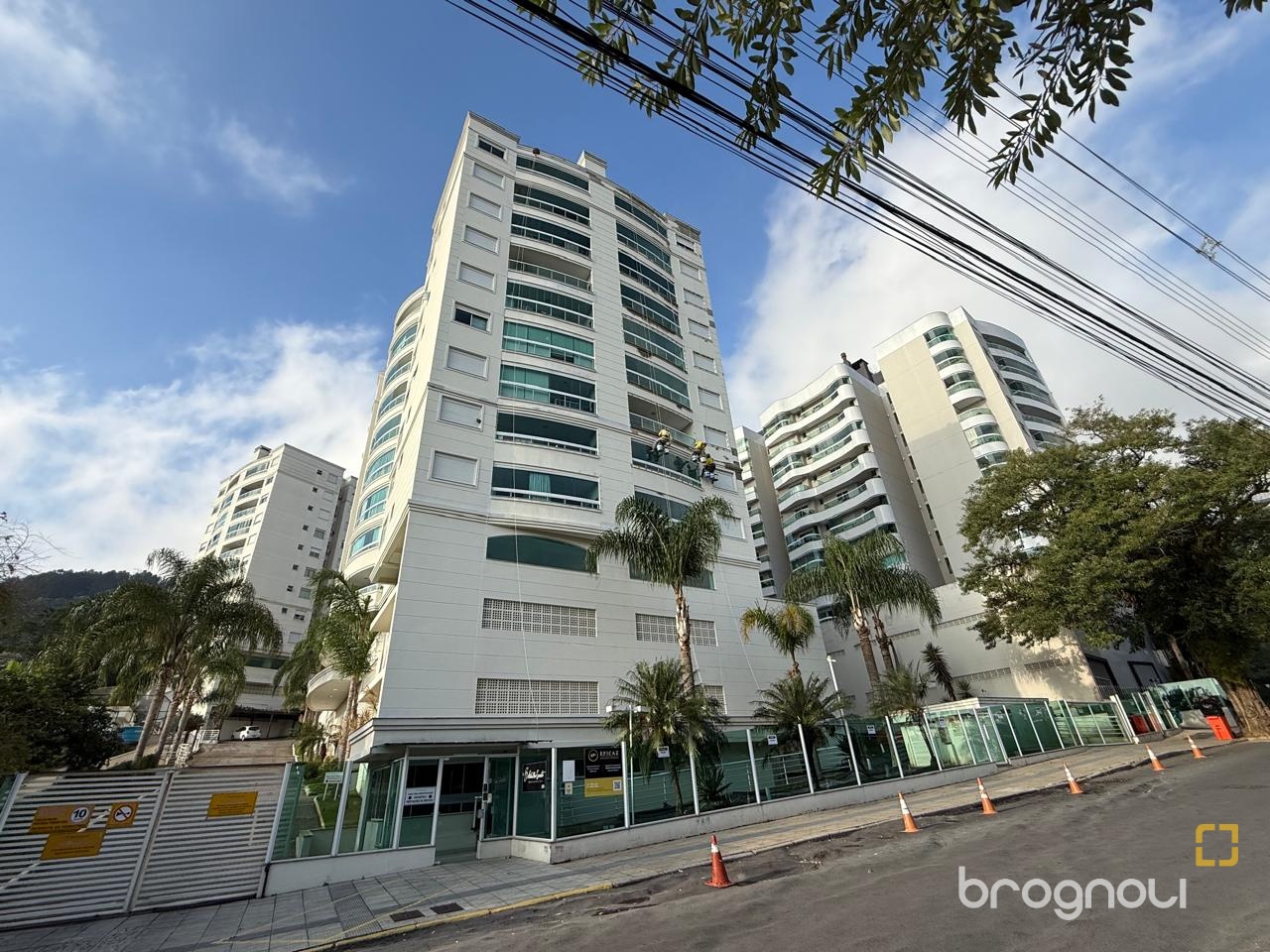 Apartamento com 77m², 2 quartos (sendo 1 suíte), 1 garagem, no bairro Itacorubi em Florianópolis