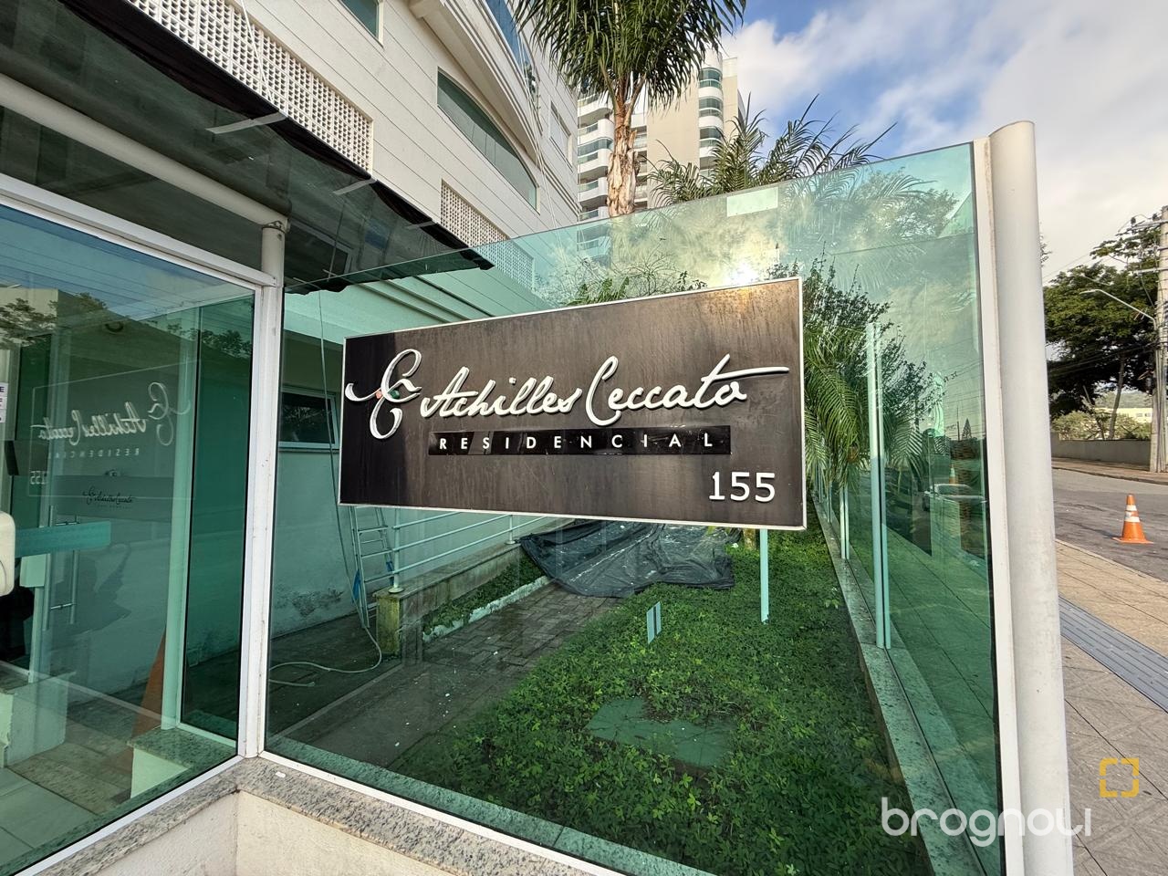 Apartamento com 77m², 2 quartos (sendo 1 suíte), 1 garagem, no bairro Itacorubi em Florianópolis