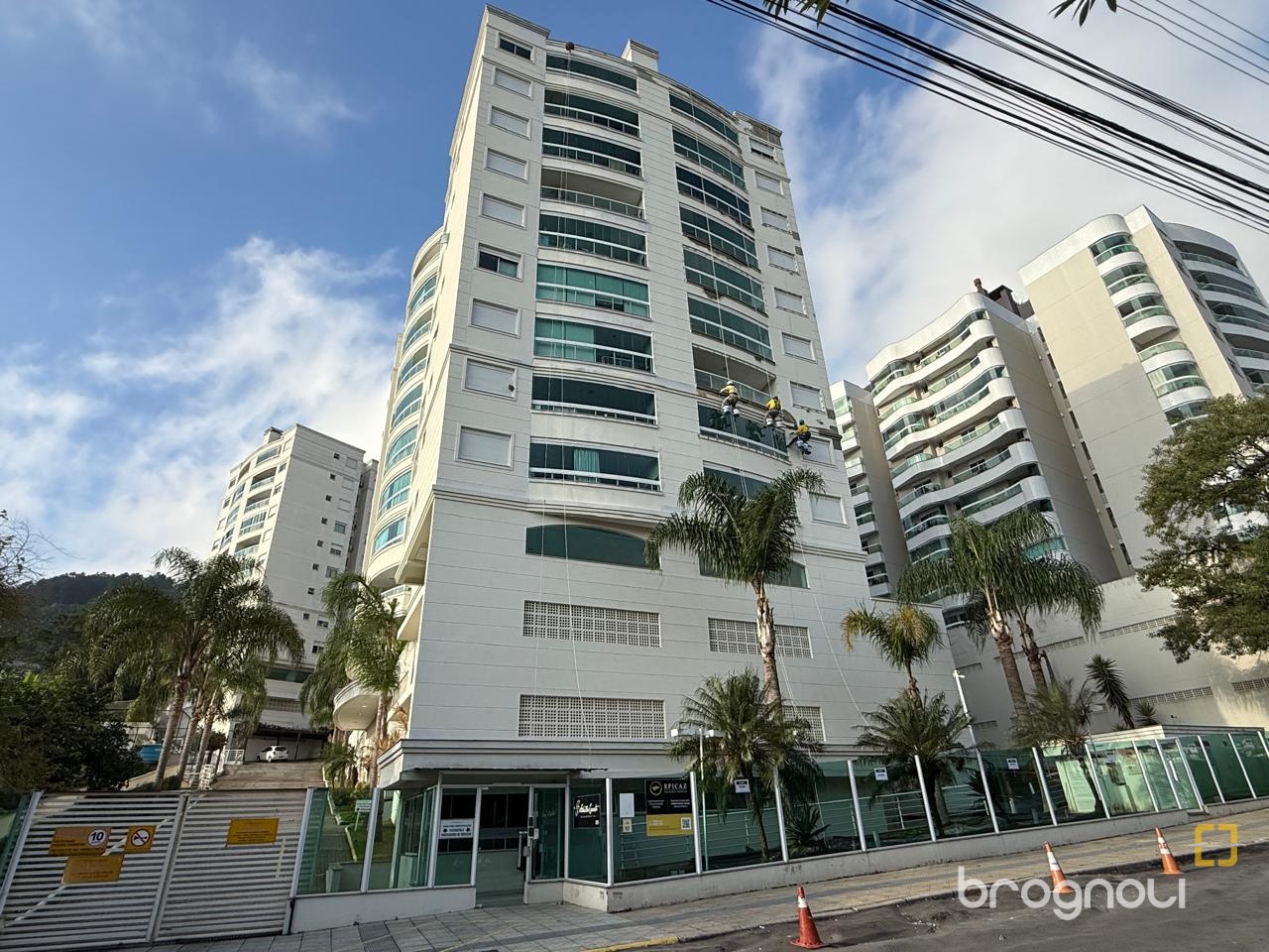 Apartamento com 77m², 2 quartos (sendo 1 suíte), 1 garagem, no bairro Itacorubi em Florianópolis