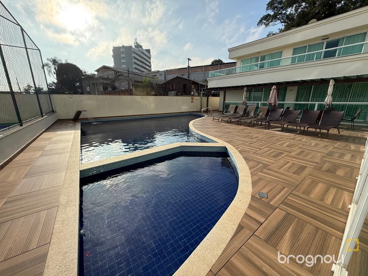 Apartamento com 77m², 2 quartos (sendo 1 suíte), 1 garagem, no bairro Itacorubi em Florianópolis