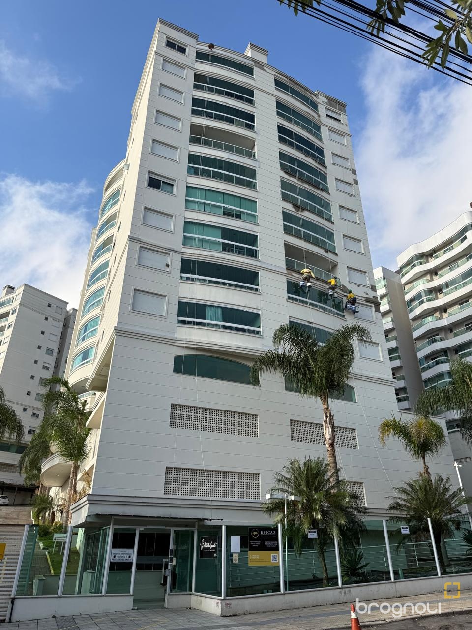 Apartamento com 77m², 2 quartos (sendo 1 suíte), 1 garagem, no bairro Itacorubi em Florianópolis