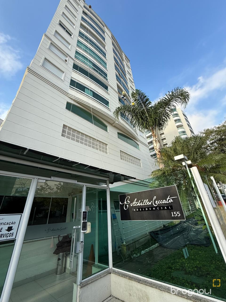 Apartamento com 77m², 2 quartos (sendo 1 suíte), 1 garagem, no bairro Itacorubi em Florianópolis