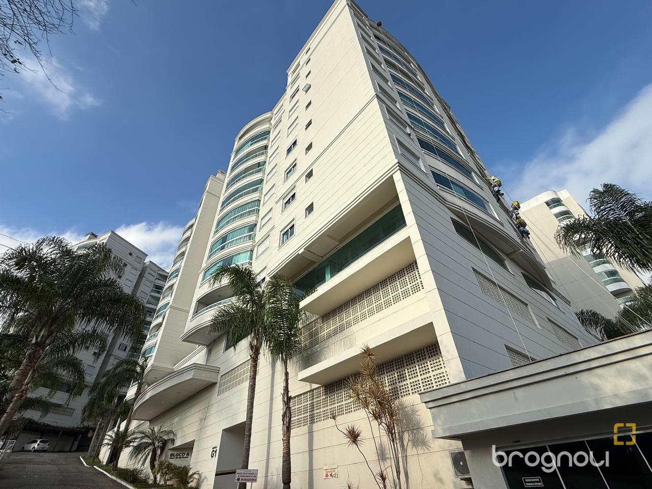 Apartamento com 77m², 2 quartos (sendo 1 suíte), 1 garagem, no bairro Itacorubi em Florianópolis