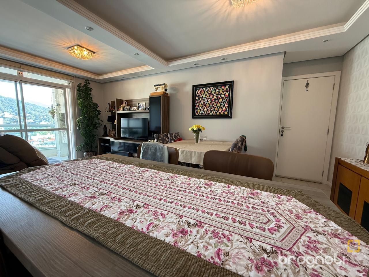 Apartamento com 77m², 2 quartos (sendo 1 suíte), 1 garagem, no bairro Itacorubi em Florianópolis