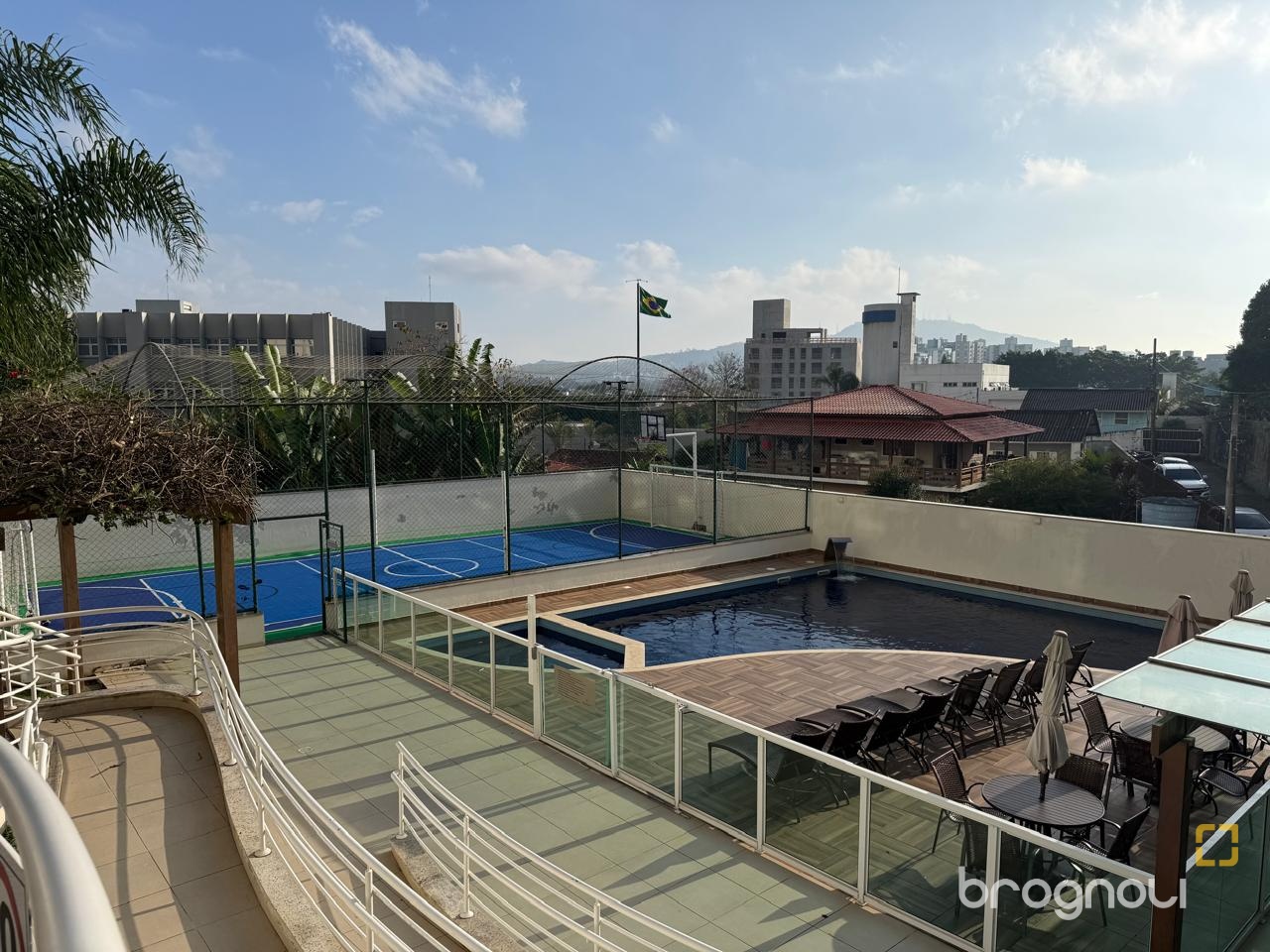 Apartamento com 77m², 2 quartos (sendo 1 suíte), 1 garagem, no bairro Itacorubi em Florianópolis