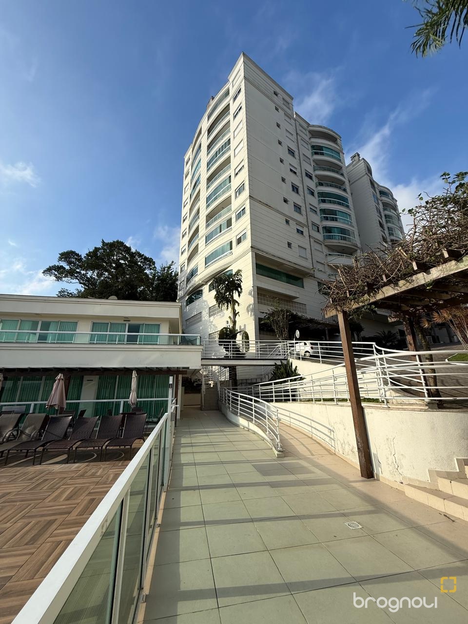 Apartamento com 77m², 2 quartos (sendo 1 suíte), 1 garagem, no bairro Itacorubi em Florianópolis