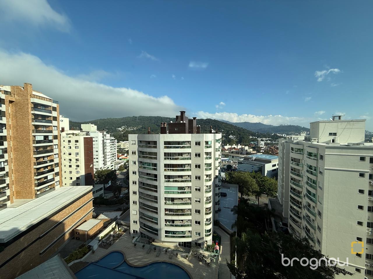 Apartamento com 77m², 2 quartos (sendo 1 suíte), 1 garagem, no bairro Itacorubi em Florianópolis