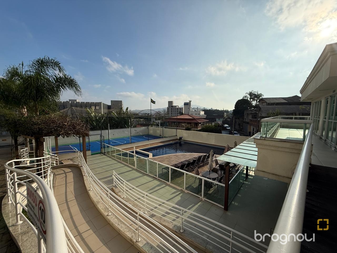 Apartamento com 77m², 2 quartos (sendo 1 suíte), 1 garagem, no bairro Itacorubi em Florianópolis