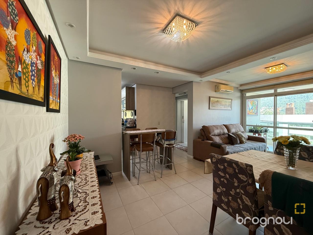 Apartamento com 77m², 2 quartos (sendo 1 suíte), 1 garagem, no bairro Itacorubi em Florianópolis