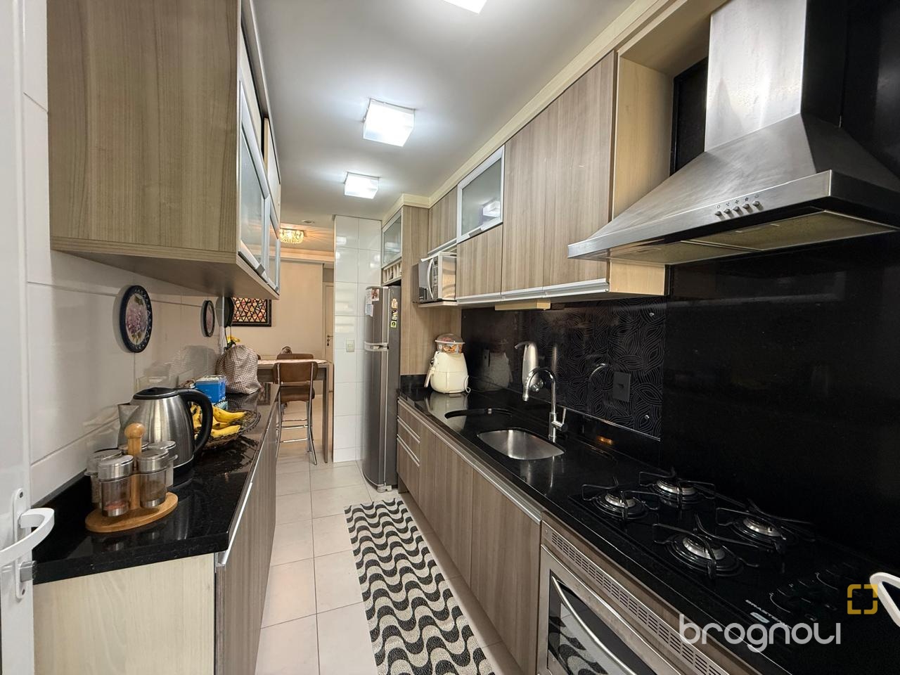Apartamento com 77m², 2 quartos (sendo 1 suíte), 1 garagem, no bairro Itacorubi em Florianópolis