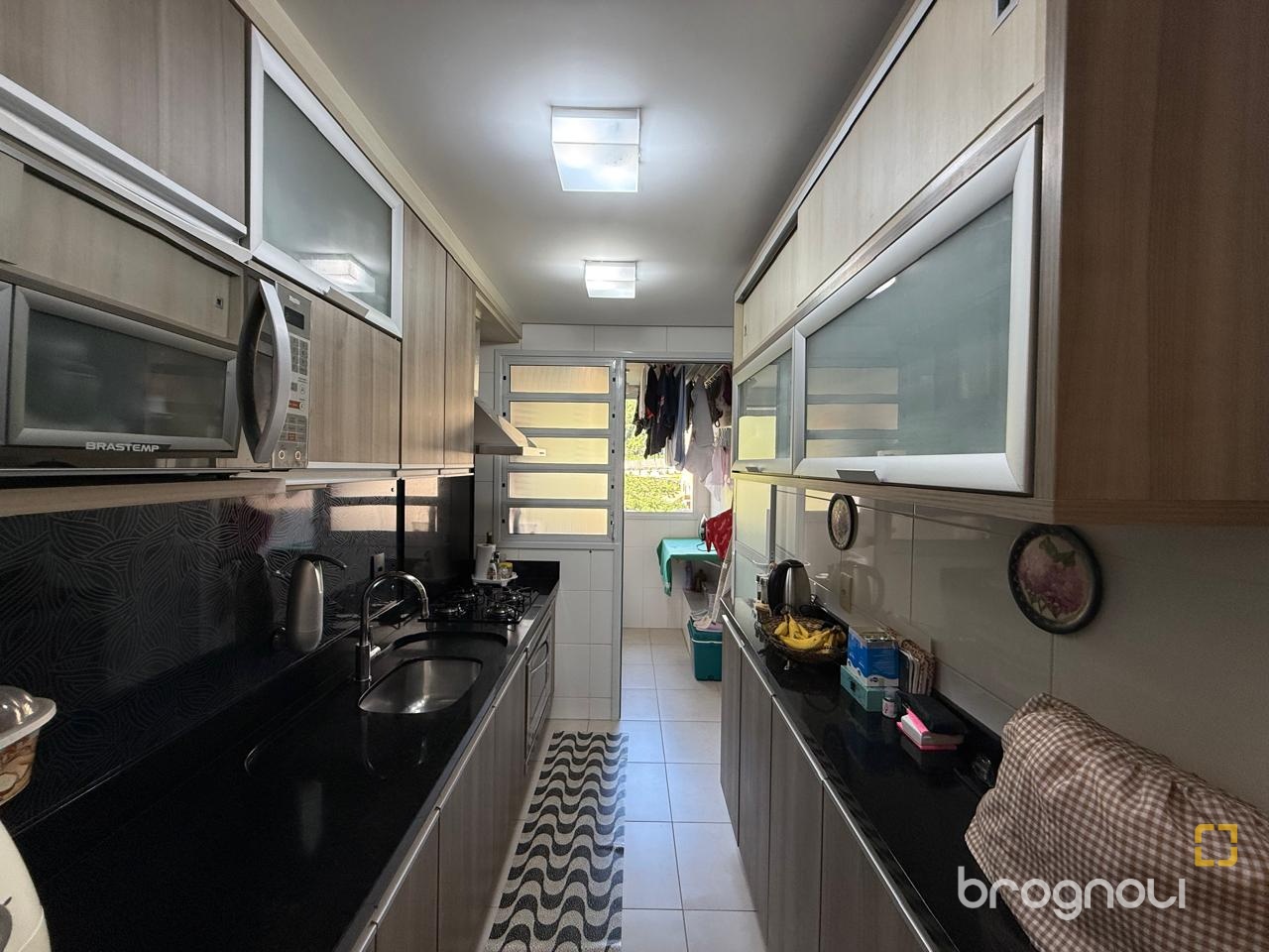 Apartamento com 77m², 2 quartos (sendo 1 suíte), 1 garagem, no bairro Itacorubi em Florianópolis