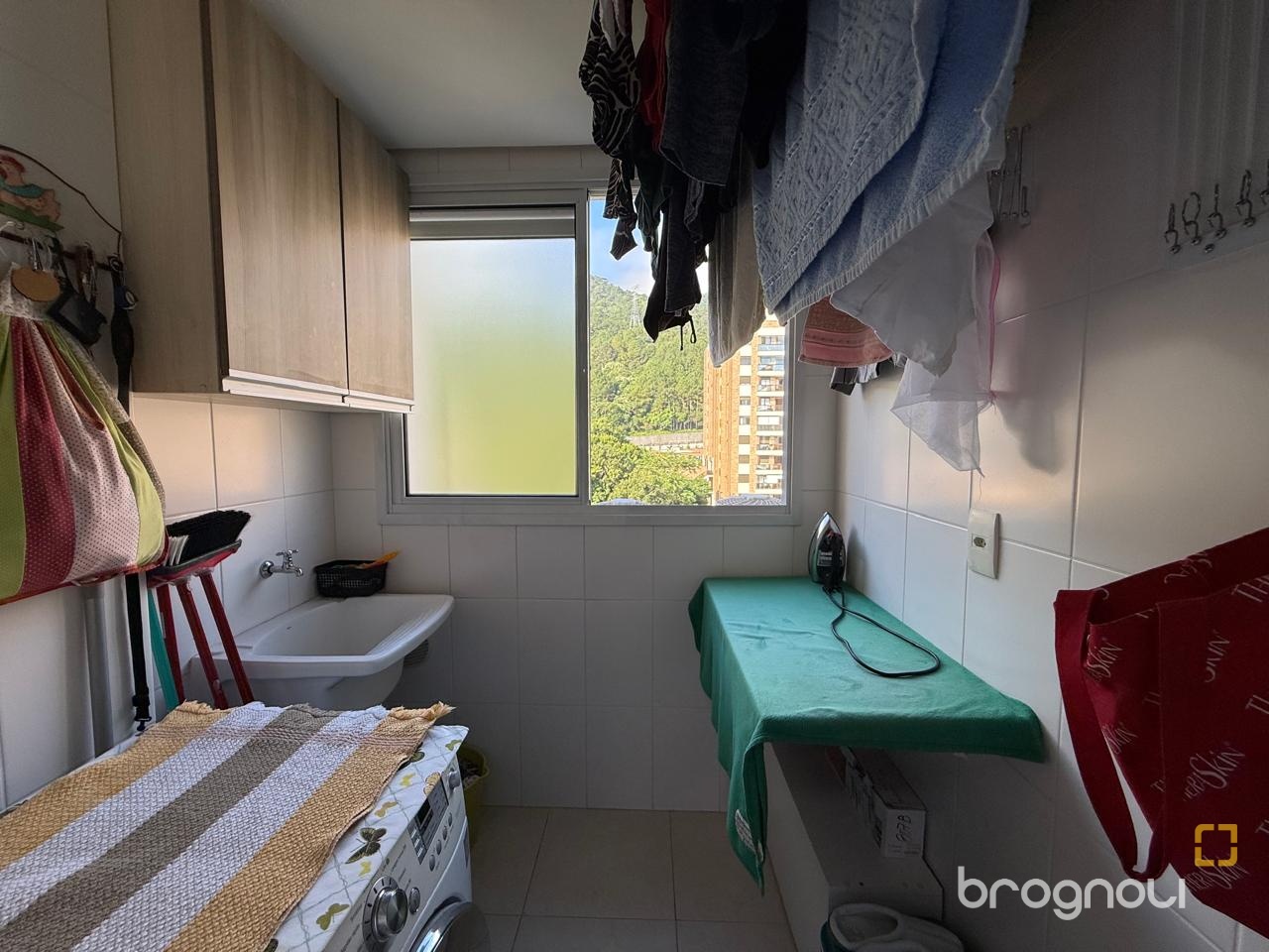 Apartamento com 77m², 2 quartos (sendo 1 suíte), 1 garagem, no bairro Itacorubi em Florianópolis