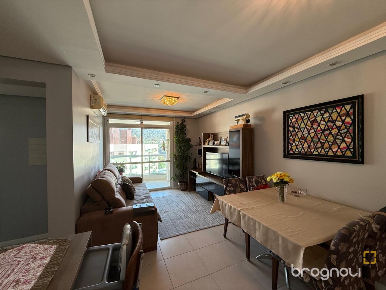 Apartamento com 77m², 2 quartos (sendo 1 suíte), 1 garagem, no bairro Itacorubi em Florianópolis