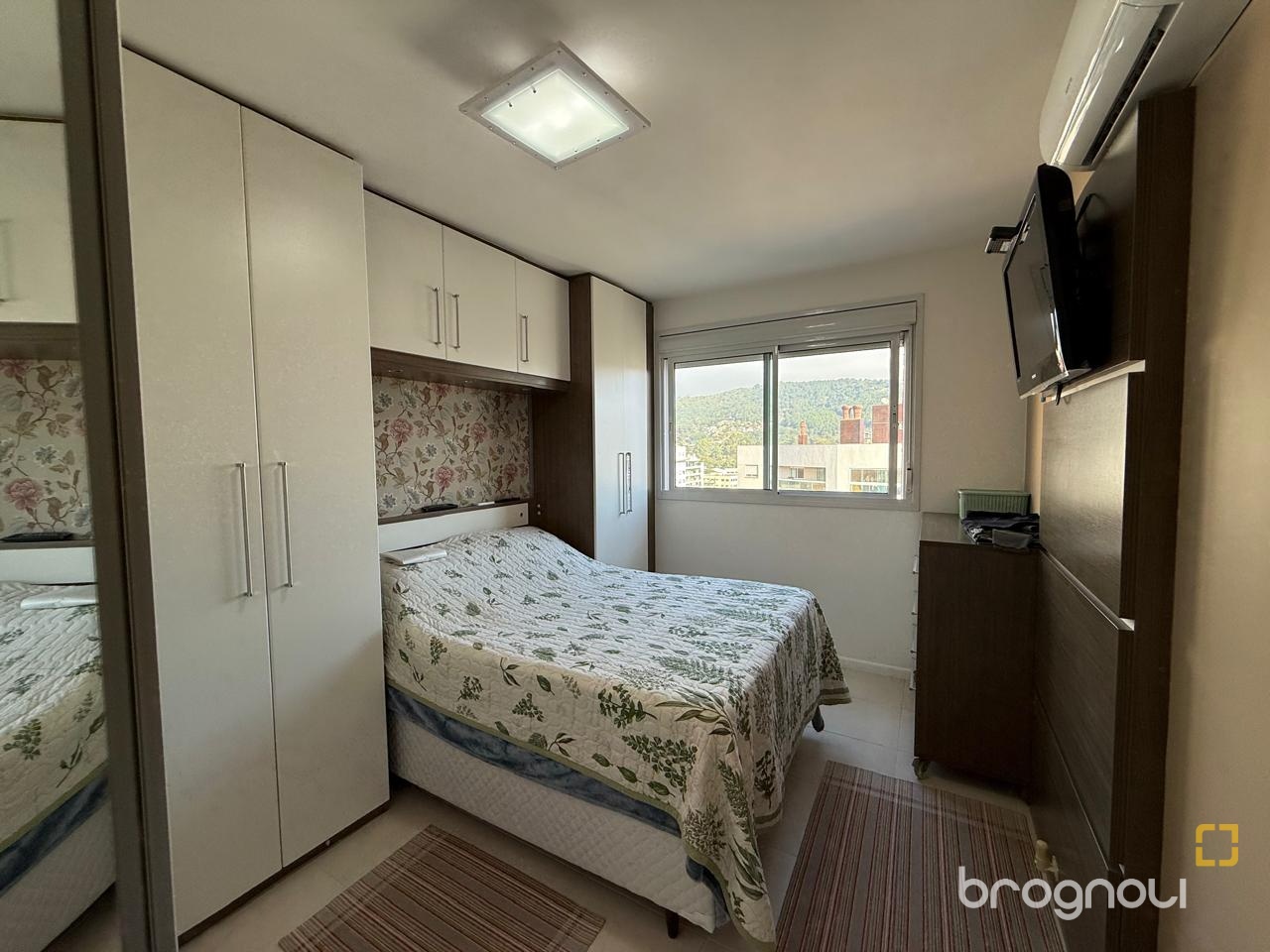 Apartamento com 77m², 2 quartos (sendo 1 suíte), 1 garagem, no bairro Itacorubi em Florianópolis