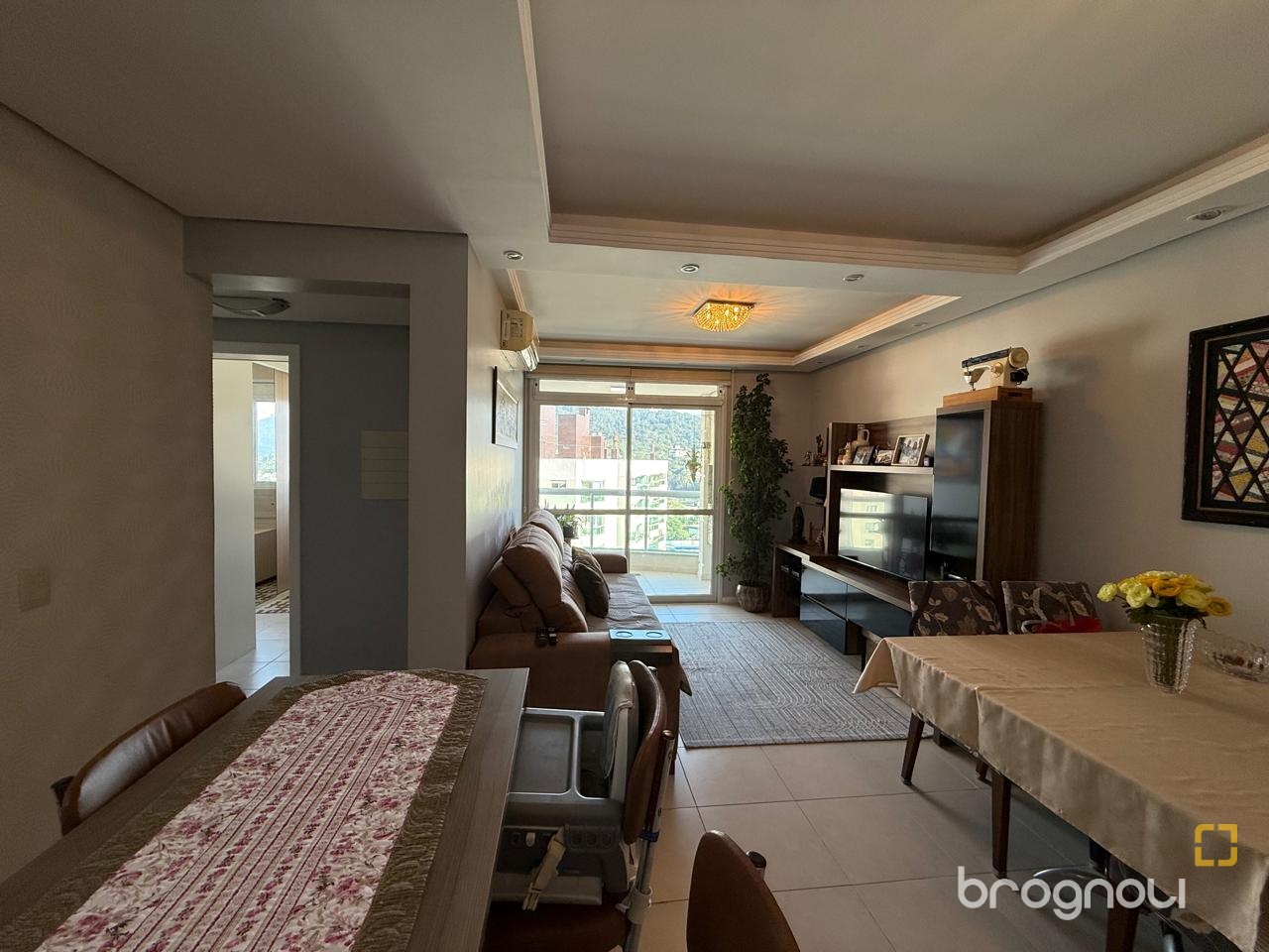 Apartamento com 77m², 2 quartos (sendo 1 suíte), 1 garagem, no bairro Itacorubi em Florianópolis