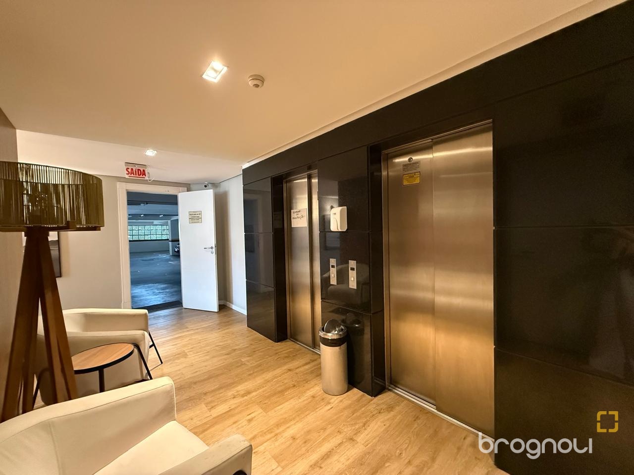 Apartamento com 77m², 2 quartos (sendo 1 suíte), 1 garagem, no bairro Itacorubi em Florianópolis