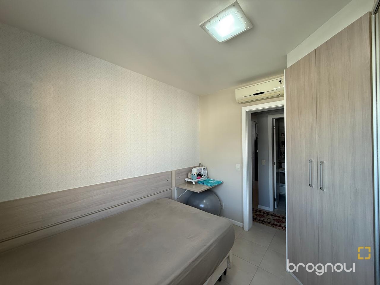Apartamento com 77m², 2 quartos (sendo 1 suíte), 1 garagem, no bairro Itacorubi em Florianópolis