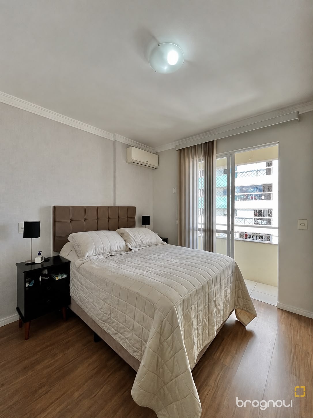 Apartamento com 69m², 2 quartos (sendo 1 suíte), 1 garagem, no bairro Barreiros em São José