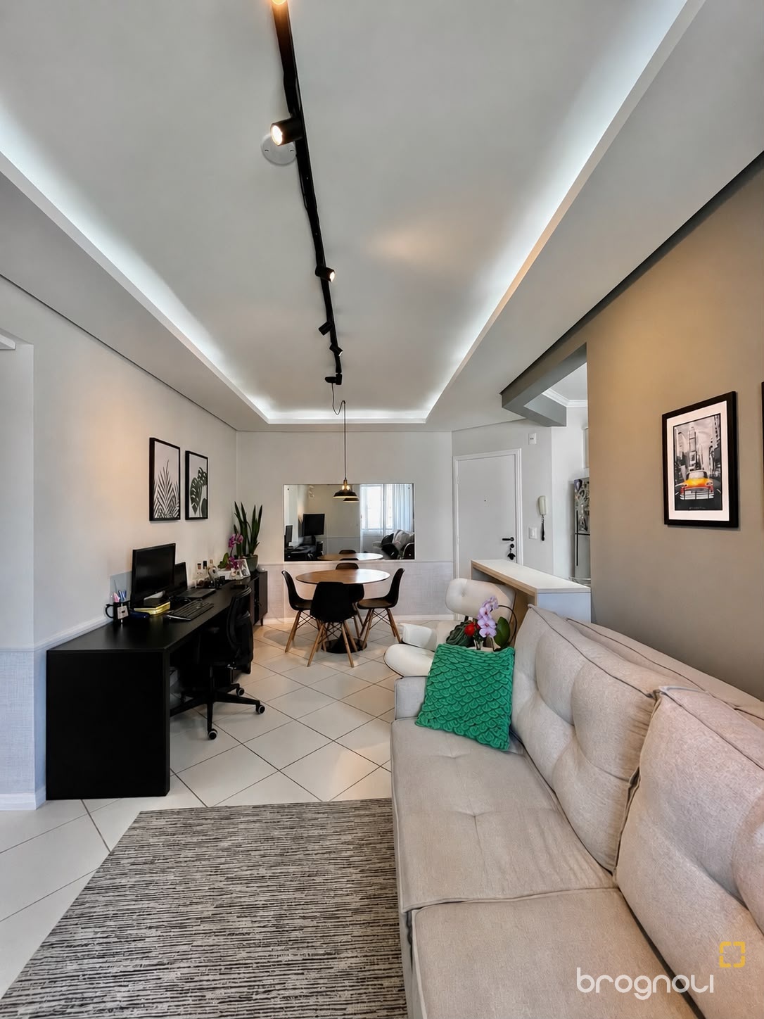 Apartamento com 69m², 2 quartos (sendo 1 suíte), 1 garagem, no bairro Barreiros em São José