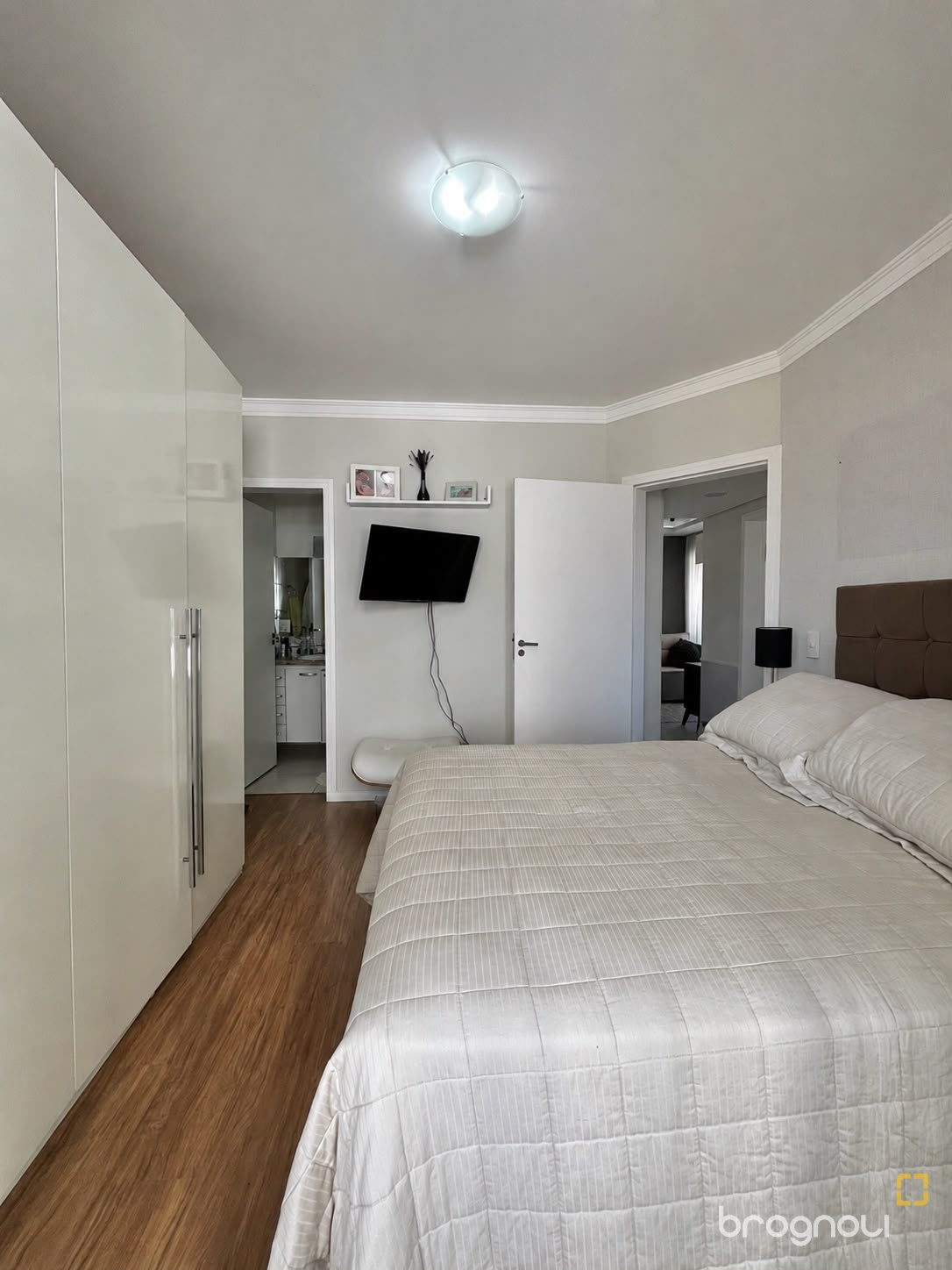Apartamento com 69m², 2 quartos (sendo 1 suíte), 1 garagem, no bairro Barreiros em São José