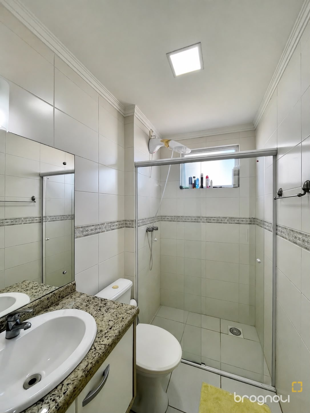 Apartamento com 69m², 2 quartos (sendo 1 suíte), 1 garagem, no bairro Barreiros em São José