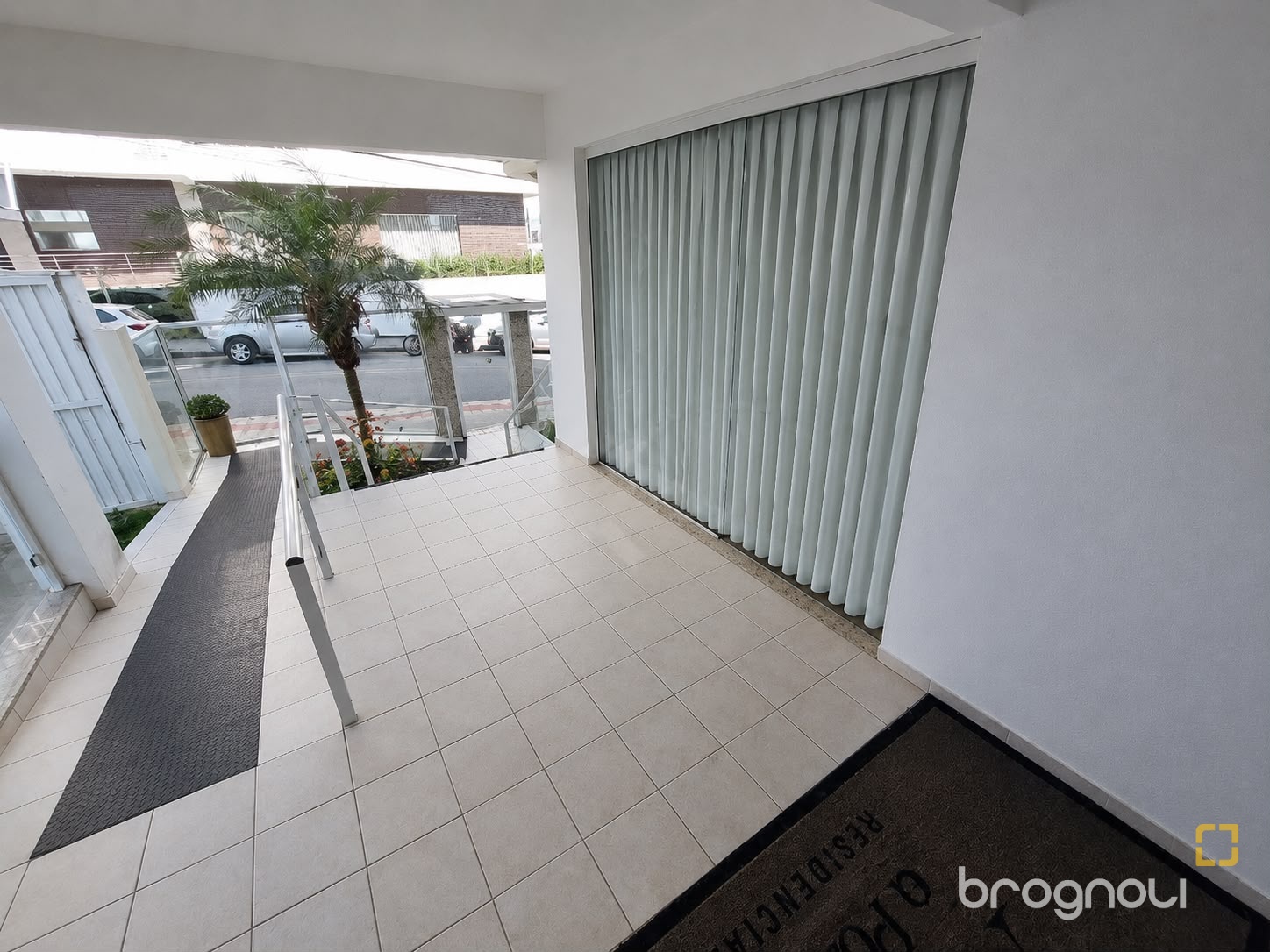 Apartamento com 69m², 2 quartos (sendo 1 suíte), 1 garagem, no bairro Barreiros em São José