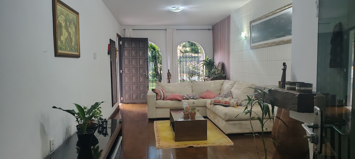 Casa com 218m², 3 quartos (sendo 1 suíte), 2 garagens, no bairro Bom Abrigo em Florianópolis