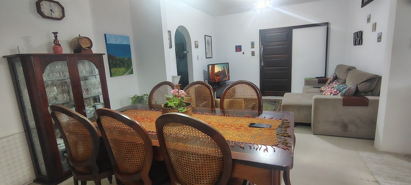 Casa com 218m², 3 quartos (sendo 1 suíte), 2 garagens, no bairro Bom Abrigo em Florianópolis