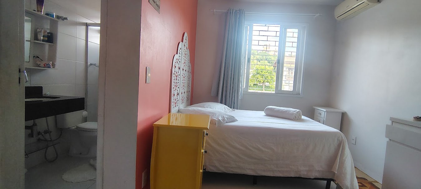 Casa com 218m², 3 quartos (sendo 1 suíte), 2 garagens, no bairro Bom Abrigo em Florianópolis