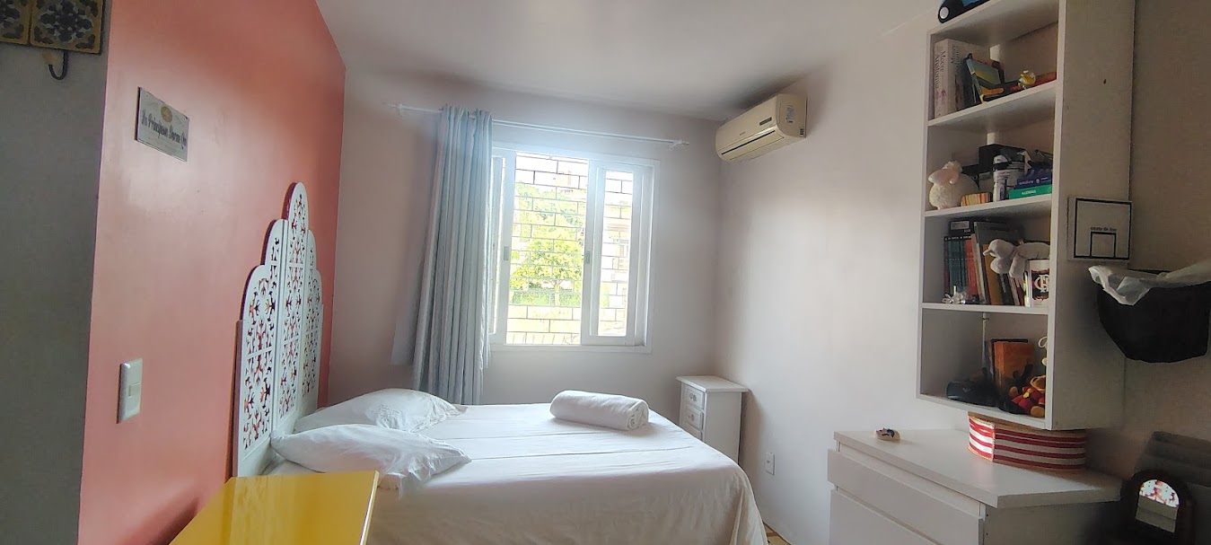 Casa com 218m², 3 quartos (sendo 1 suíte), 2 garagens, no bairro Bom Abrigo em Florianópolis